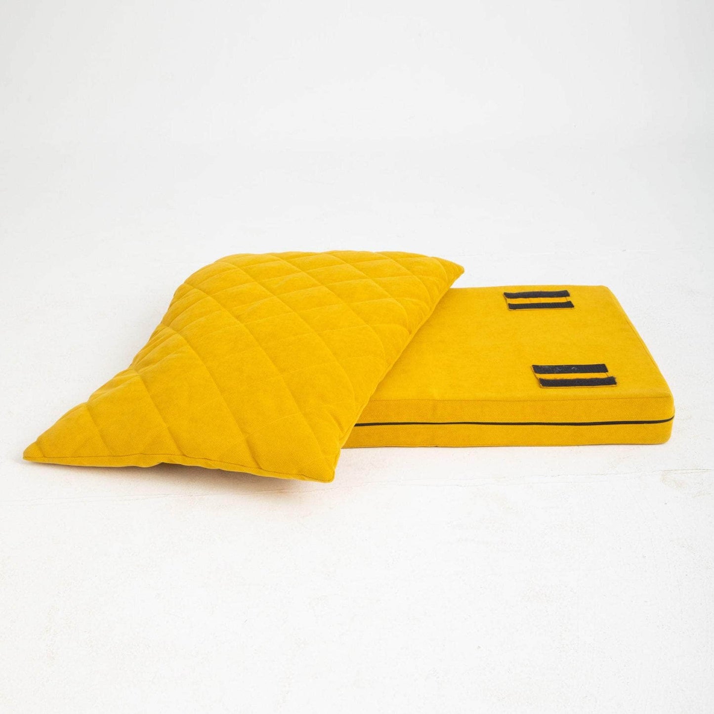 Penguin Group Grandulla Pet Bed