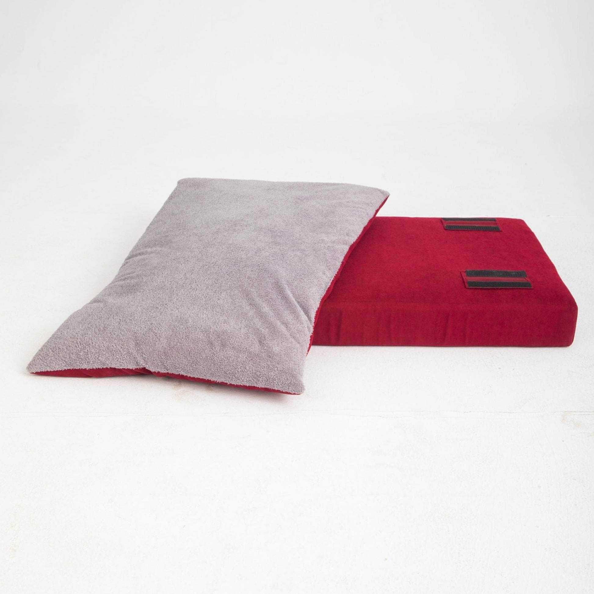Penguin Group Pet Bed Grandulla Pet Bed