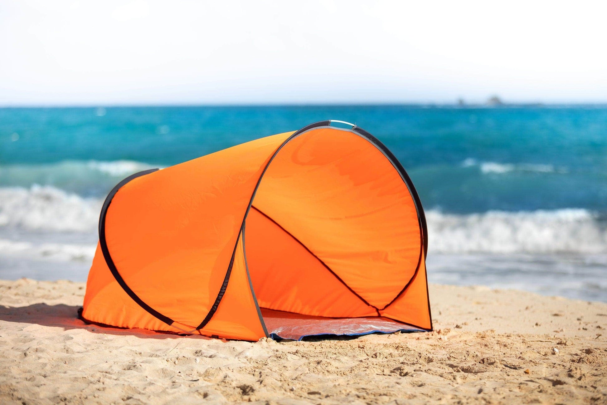 Pop-Up Beach 1-2 Persons Tent – Penguin Group - Main Image